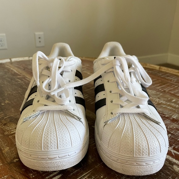 COPY - BRAND NEW WHITE ADIDAS - US WOMENS 8 - Picture 2 of 8